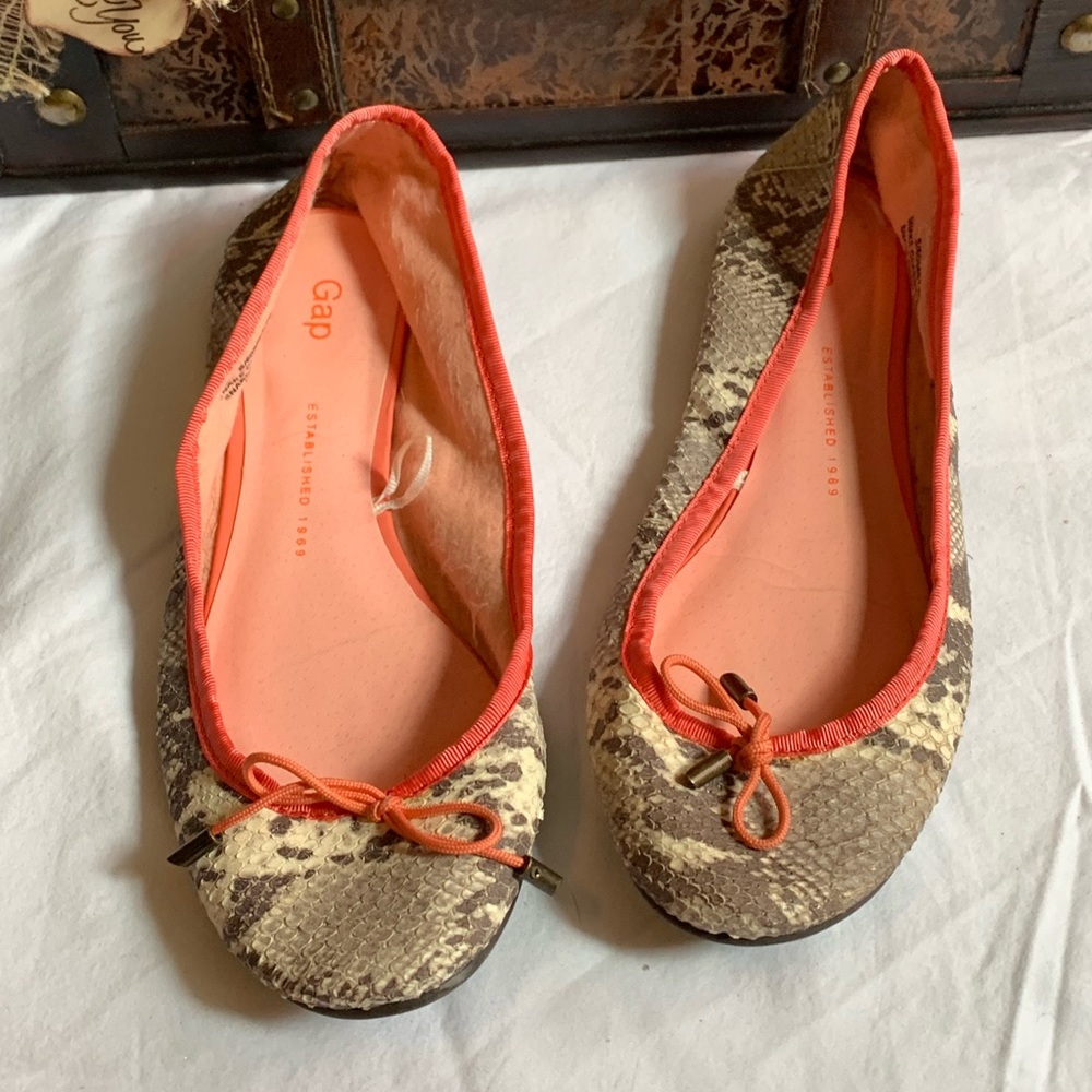 Gap snake skin and coral flats size 8